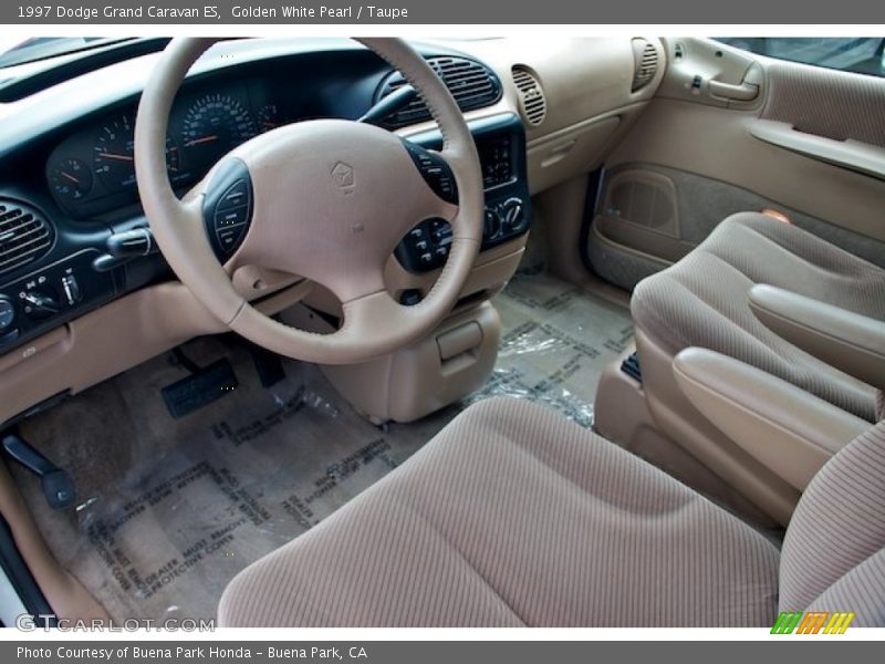 Golden White Pearl / Taupe 1997 Dodge Grand Caravan ES