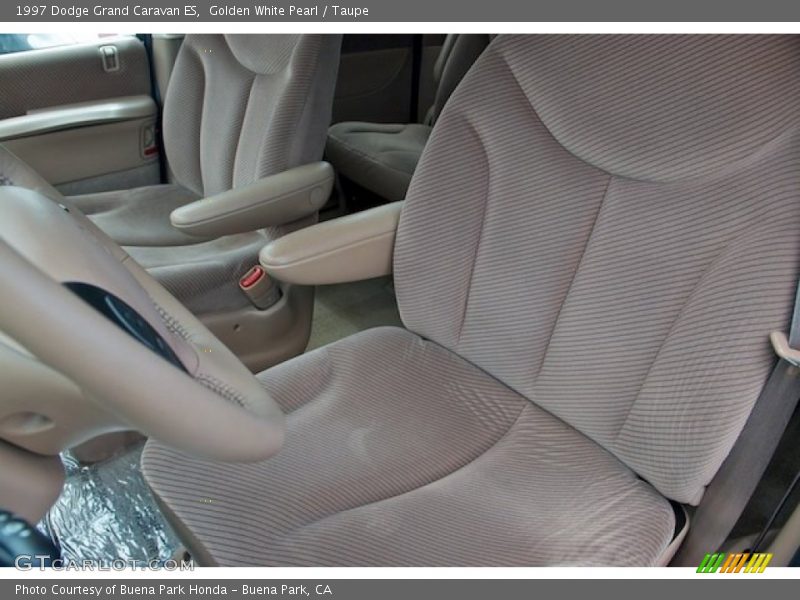 Golden White Pearl / Taupe 1997 Dodge Grand Caravan ES