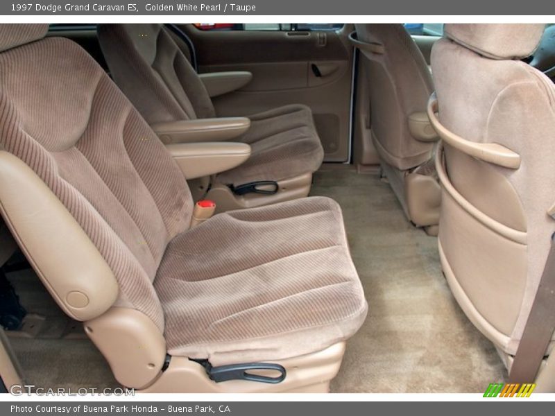 Golden White Pearl / Taupe 1997 Dodge Grand Caravan ES