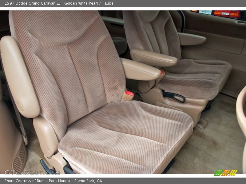 Golden White Pearl / Taupe 1997 Dodge Grand Caravan ES