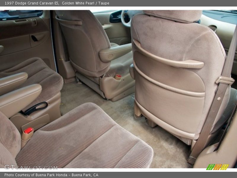 Golden White Pearl / Taupe 1997 Dodge Grand Caravan ES