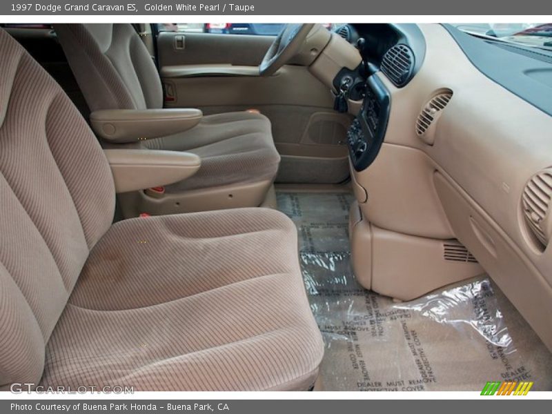 Golden White Pearl / Taupe 1997 Dodge Grand Caravan ES