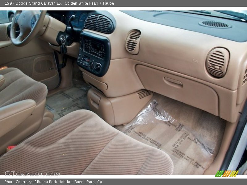 Golden White Pearl / Taupe 1997 Dodge Grand Caravan ES