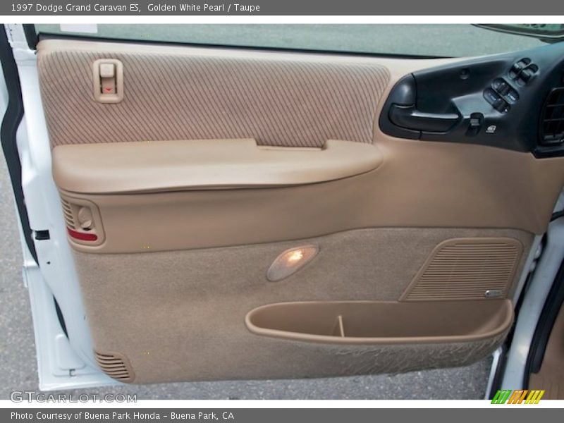 Golden White Pearl / Taupe 1997 Dodge Grand Caravan ES