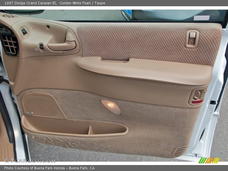 Golden White Pearl / Taupe 1997 Dodge Grand Caravan ES
