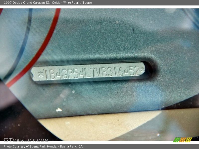 Golden White Pearl / Taupe 1997 Dodge Grand Caravan ES