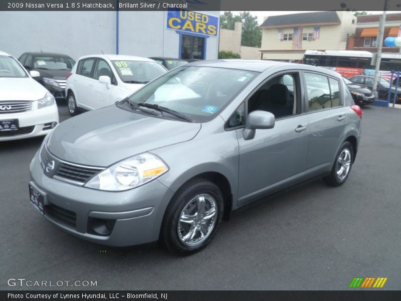 Brillant Silver / Charcoal 2009 Nissan Versa 1.8 S Hatchback