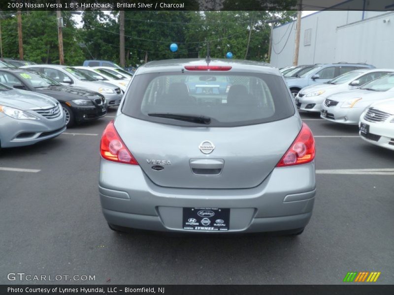 Brillant Silver / Charcoal 2009 Nissan Versa 1.8 S Hatchback