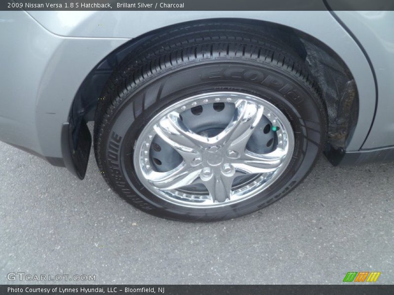 Brillant Silver / Charcoal 2009 Nissan Versa 1.8 S Hatchback
