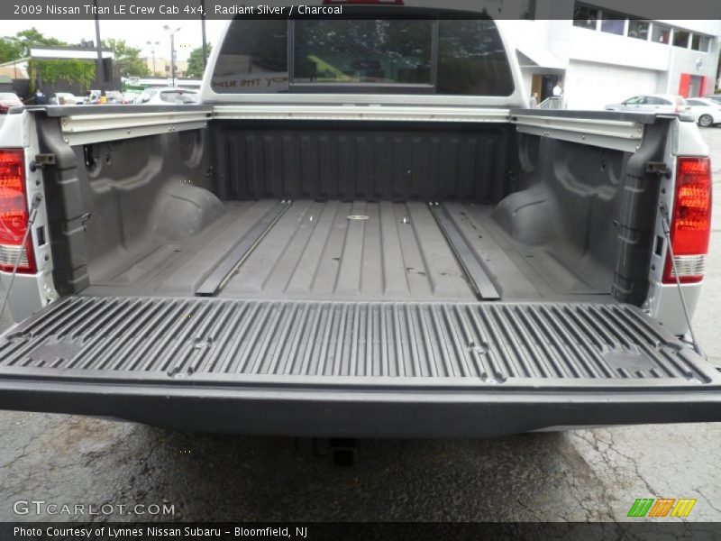 Radiant Silver / Charcoal 2009 Nissan Titan LE Crew Cab 4x4