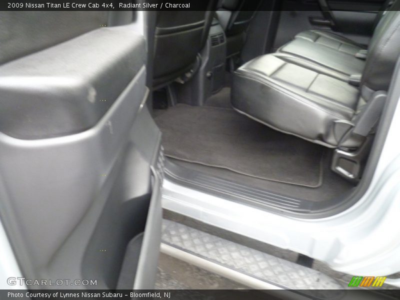 Radiant Silver / Charcoal 2009 Nissan Titan LE Crew Cab 4x4
