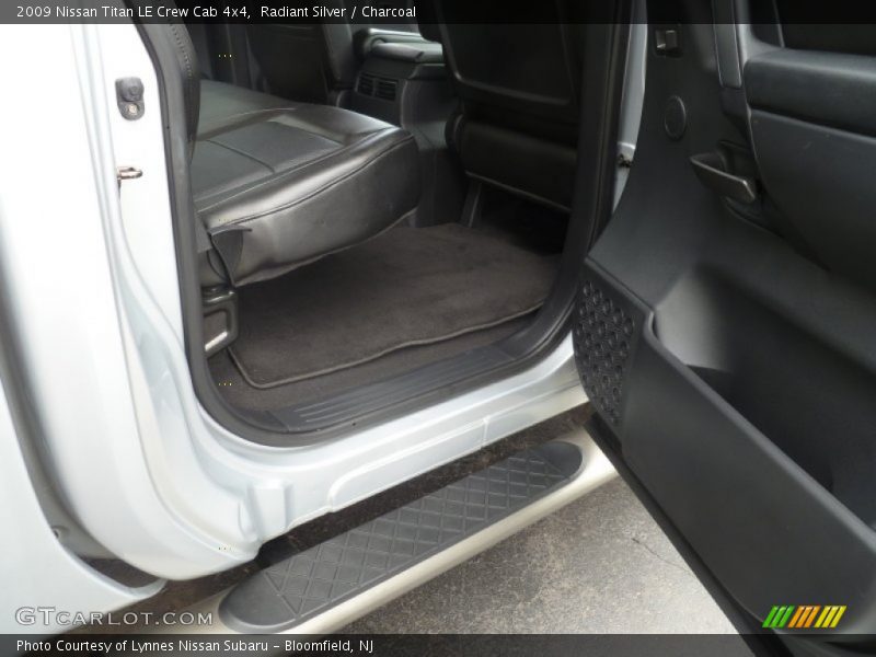 Radiant Silver / Charcoal 2009 Nissan Titan LE Crew Cab 4x4
