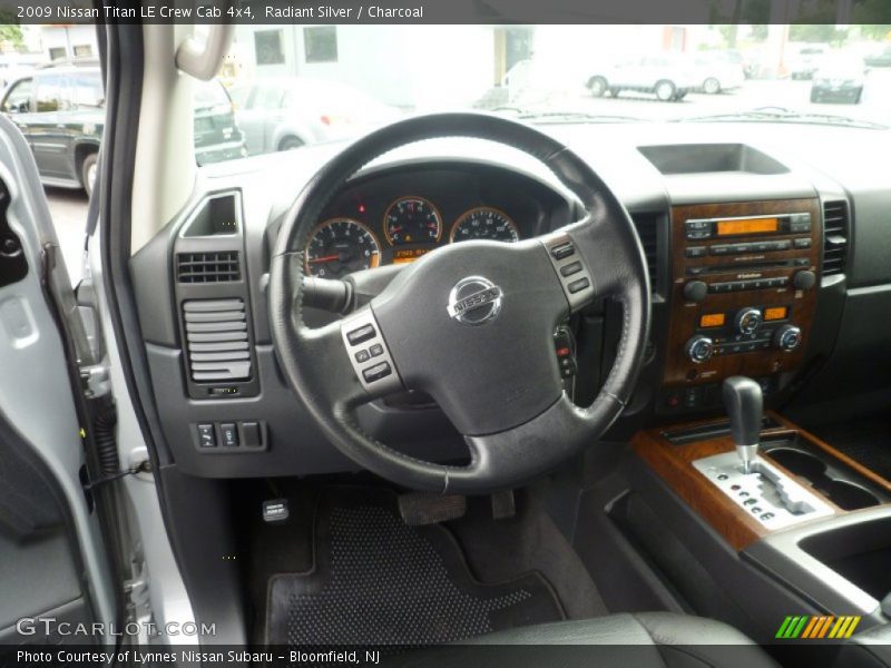 Radiant Silver / Charcoal 2009 Nissan Titan LE Crew Cab 4x4
