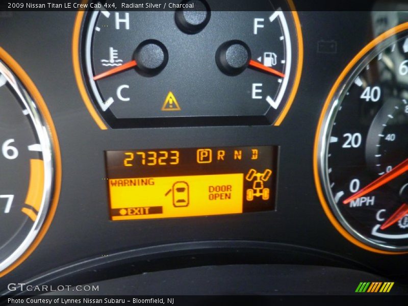 Radiant Silver / Charcoal 2009 Nissan Titan LE Crew Cab 4x4