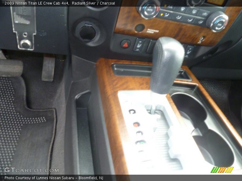Radiant Silver / Charcoal 2009 Nissan Titan LE Crew Cab 4x4