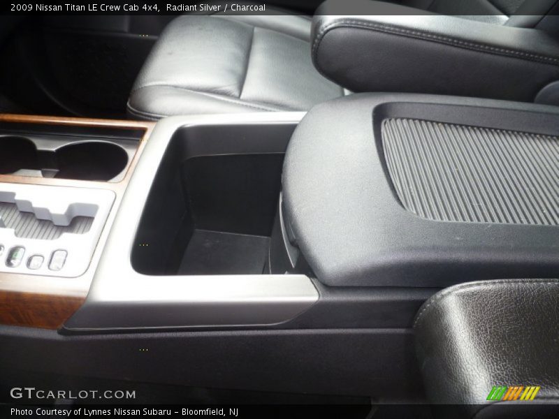 Radiant Silver / Charcoal 2009 Nissan Titan LE Crew Cab 4x4