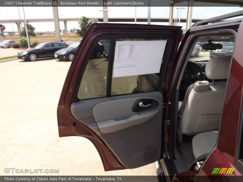 Bordeaux Red Metallic / Light Cashmere/Ebony 2007 Chevrolet TrailBlazer LS