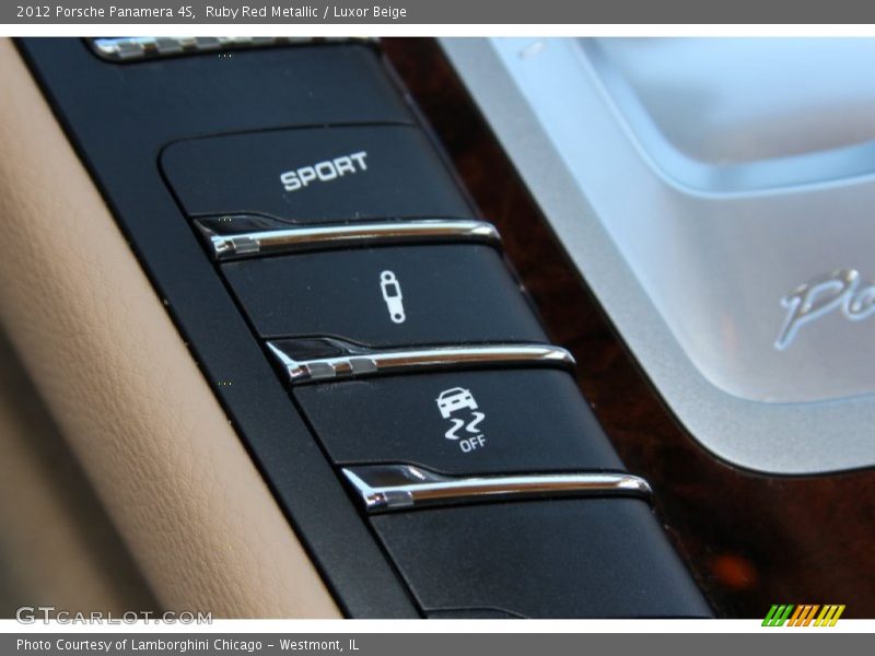 Controls of 2012 Panamera 4S