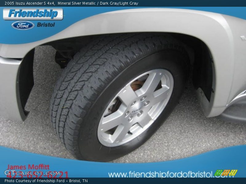 Mineral Silver Metallic / Dark Gray/Light Gray 2005 Isuzu Ascender S 4x4