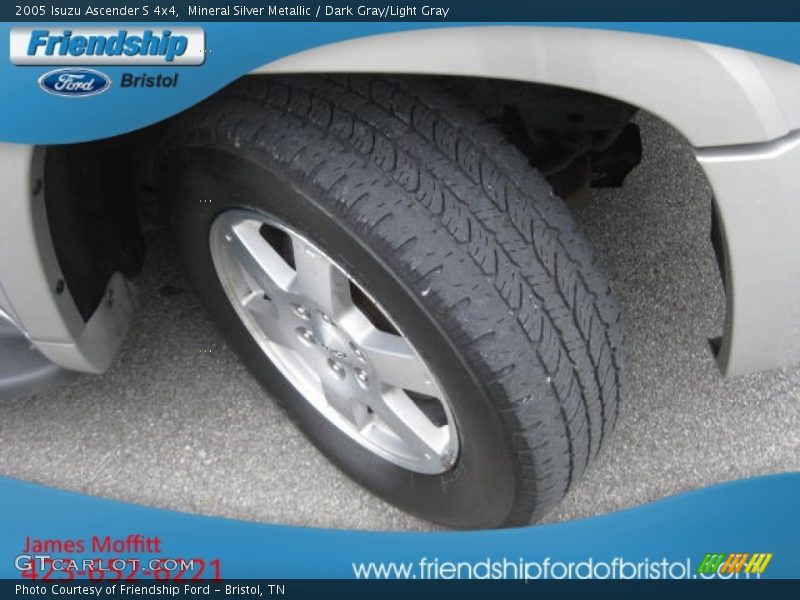 Mineral Silver Metallic / Dark Gray/Light Gray 2005 Isuzu Ascender S 4x4