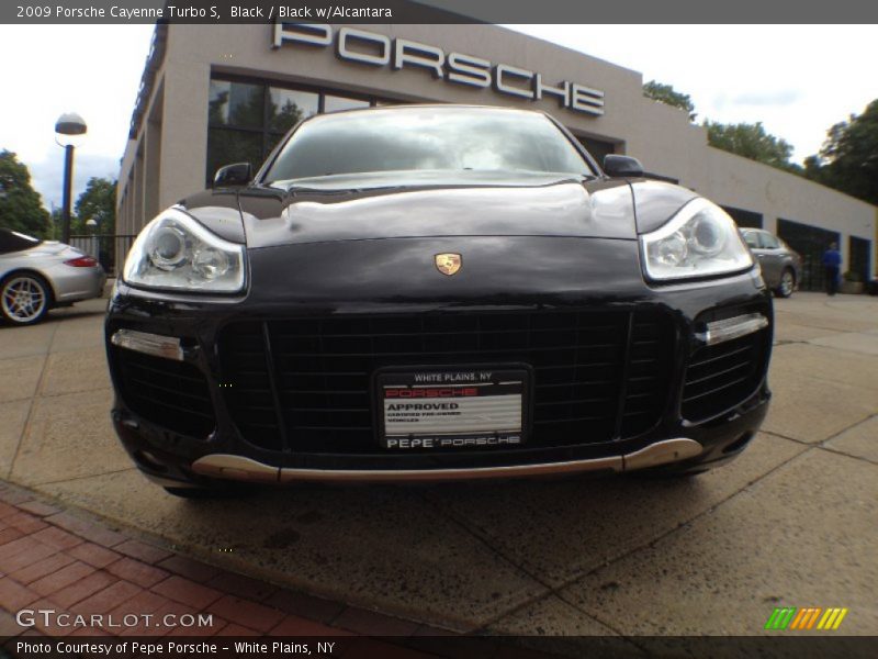 Black / Black w/Alcantara 2009 Porsche Cayenne Turbo S