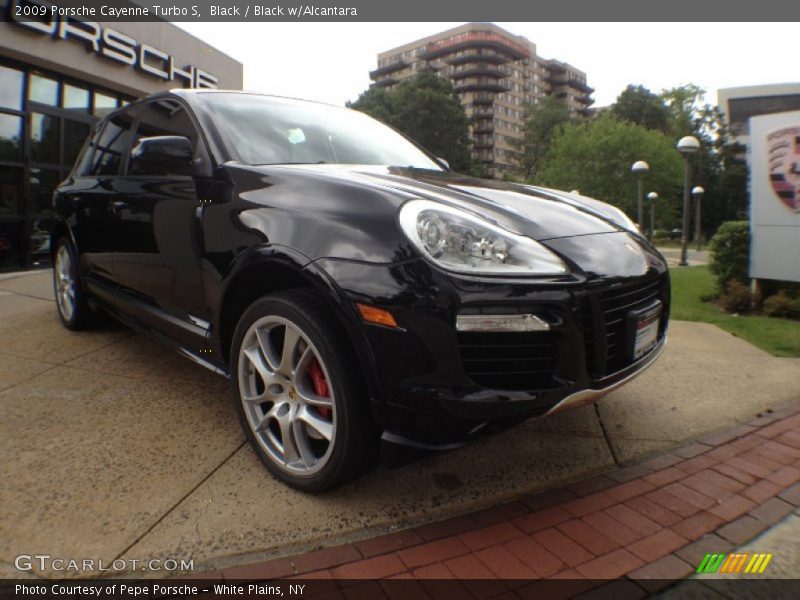 Black / Black w/Alcantara 2009 Porsche Cayenne Turbo S