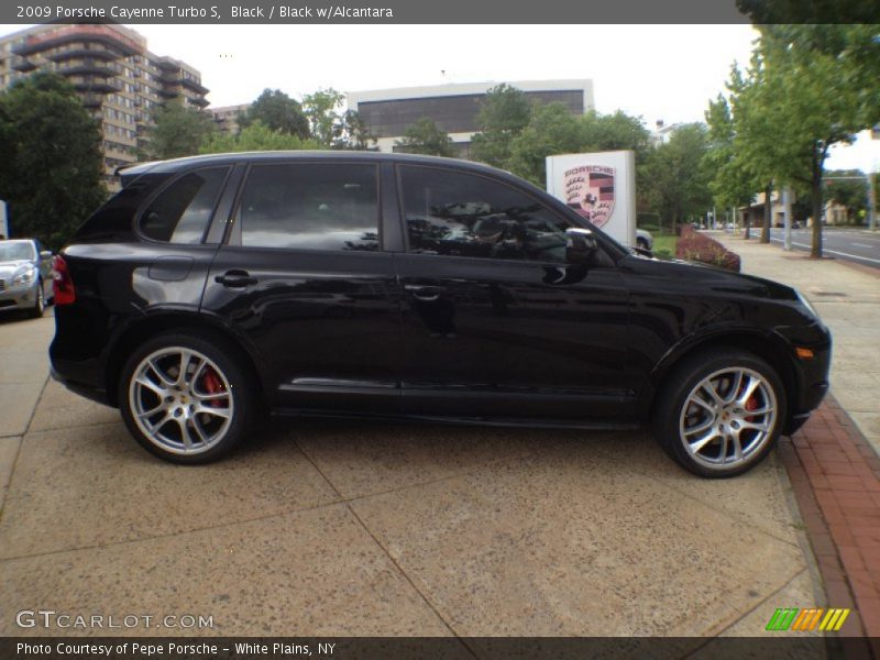 Black / Black w/Alcantara 2009 Porsche Cayenne Turbo S