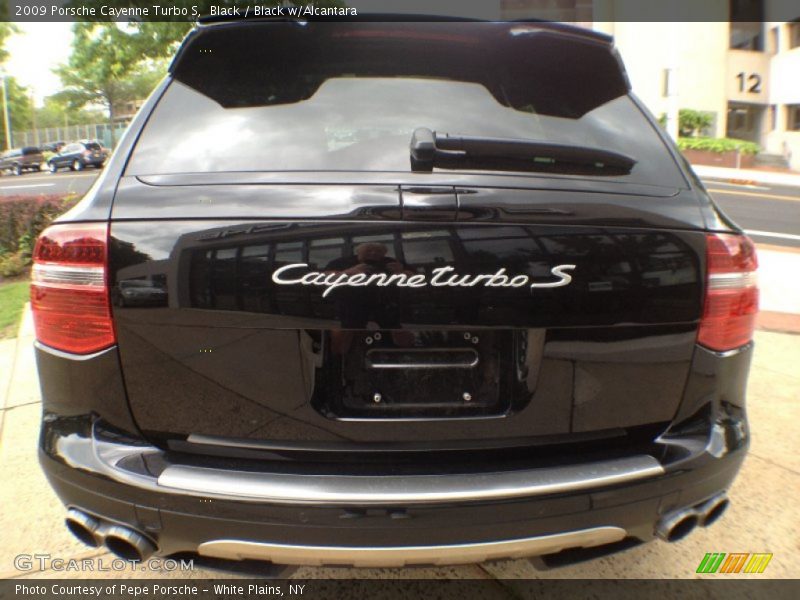 Black / Black w/Alcantara 2009 Porsche Cayenne Turbo S