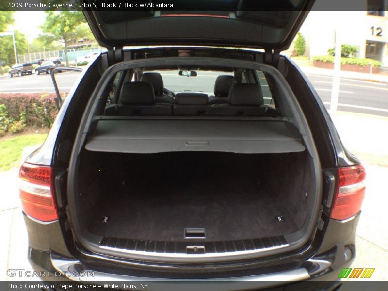  2009 Cayenne Turbo S Trunk