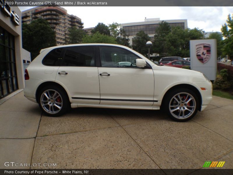 Sand White / Black w/Alcantara 2009 Porsche Cayenne GTS