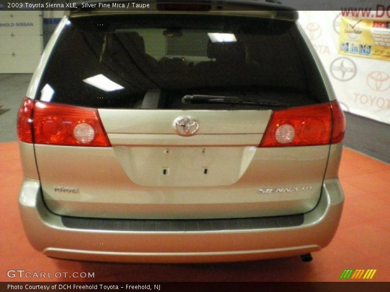 Silver Pine Mica / Taupe 2009 Toyota Sienna XLE