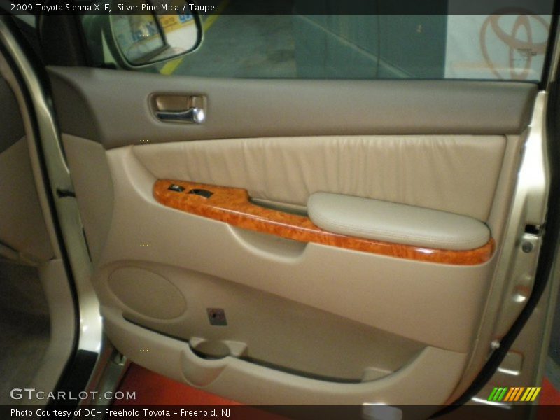 Silver Pine Mica / Taupe 2009 Toyota Sienna XLE