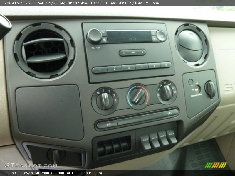 Controls of 2009 F250 Super Duty XL Regular Cab 4x4