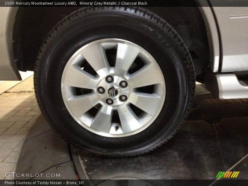 Mineral Grey Metallic / Charcoal Black 2006 Mercury Mountaineer Luxury AWD