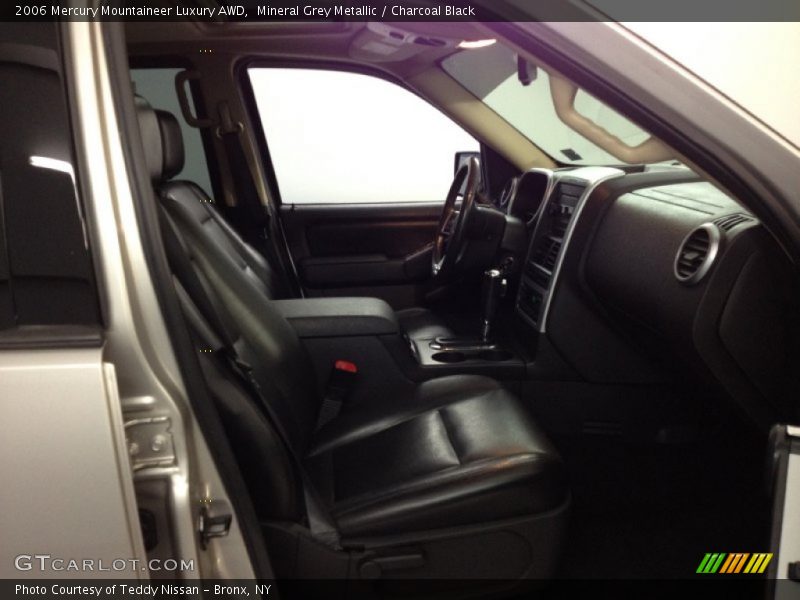 Mineral Grey Metallic / Charcoal Black 2006 Mercury Mountaineer Luxury AWD