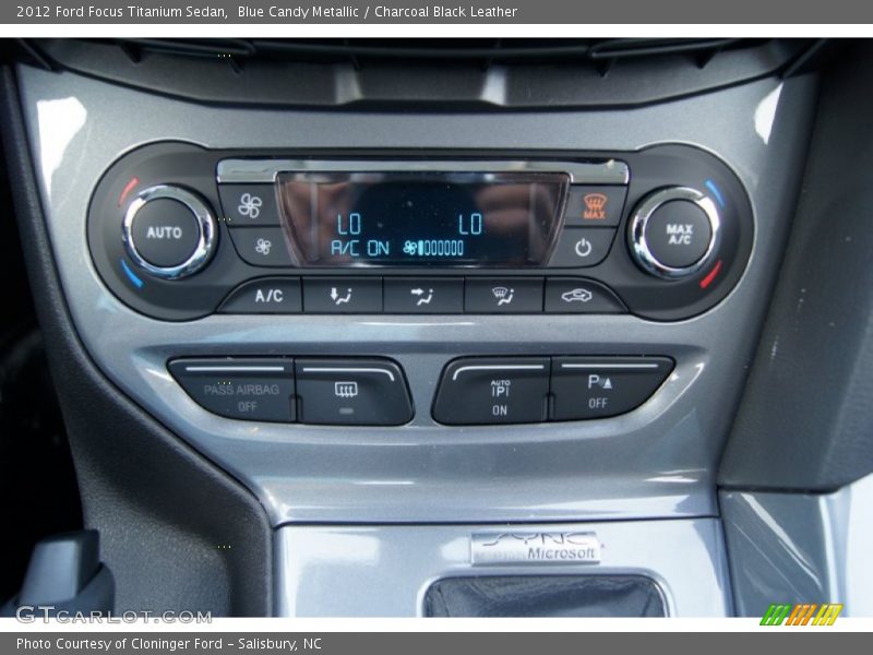Controls of 2012 Focus Titanium Sedan
