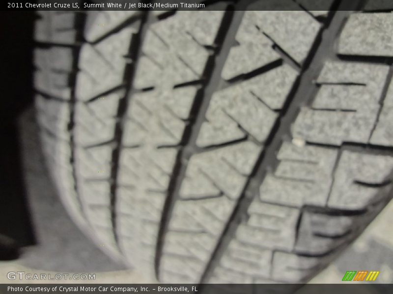 Summit White / Jet Black/Medium Titanium 2011 Chevrolet Cruze LS