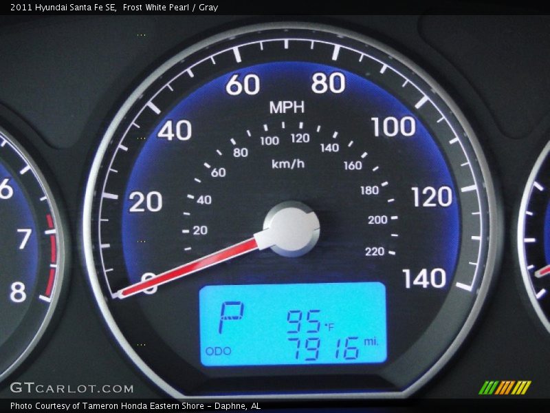 Frost White Pearl / Gray 2011 Hyundai Santa Fe SE