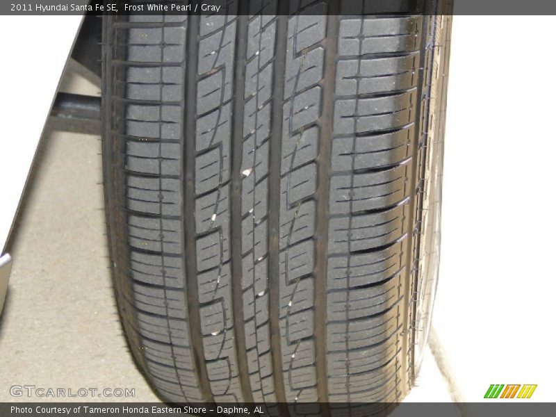 Frost White Pearl / Gray 2011 Hyundai Santa Fe SE