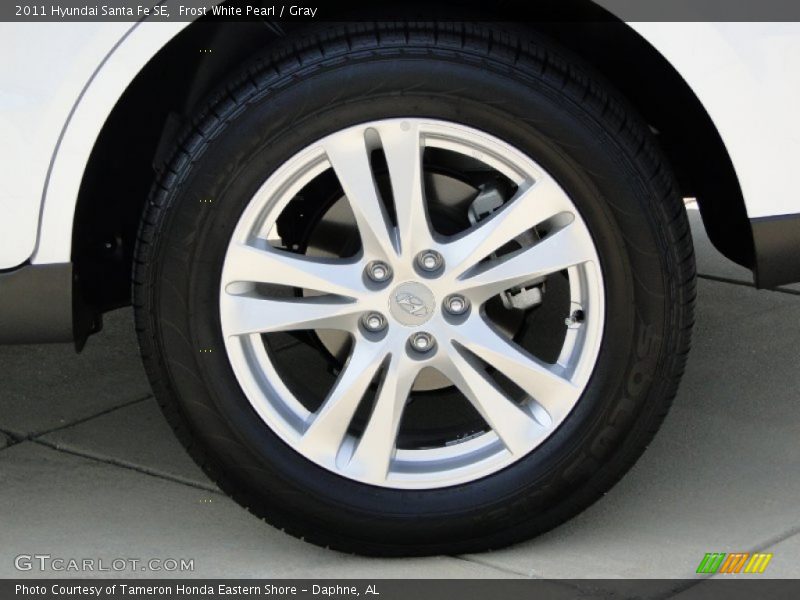 Frost White Pearl / Gray 2011 Hyundai Santa Fe SE