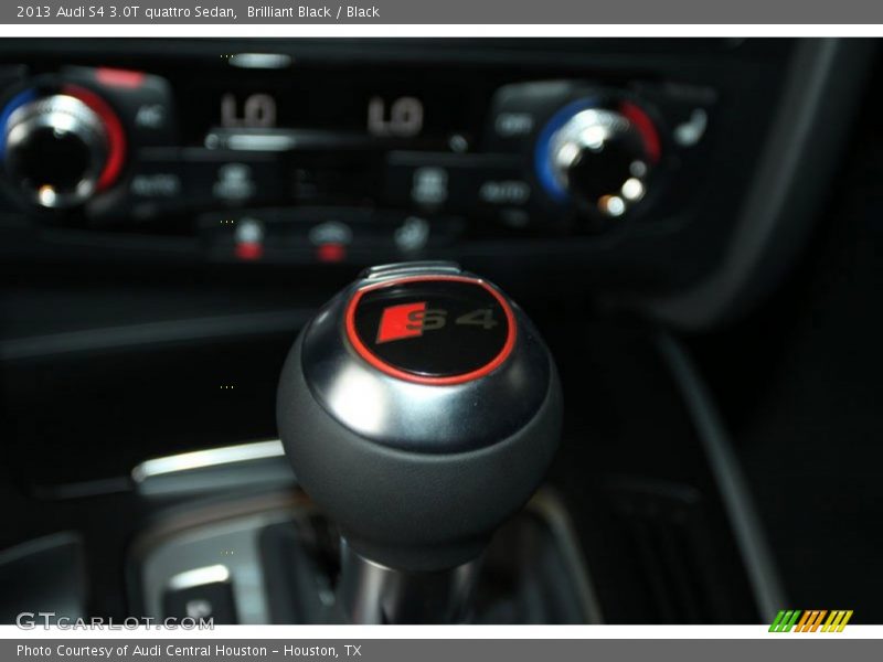  2013 S4 3.0T quattro Sedan Logo