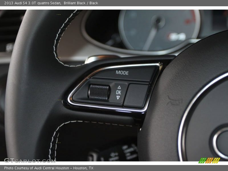 Controls of 2013 S4 3.0T quattro Sedan
