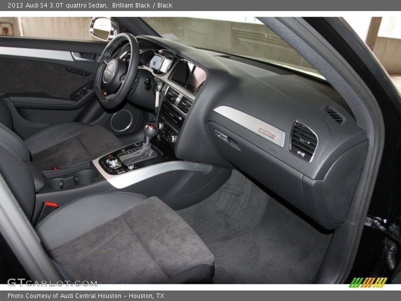 Dashboard of 2013 S4 3.0T quattro Sedan