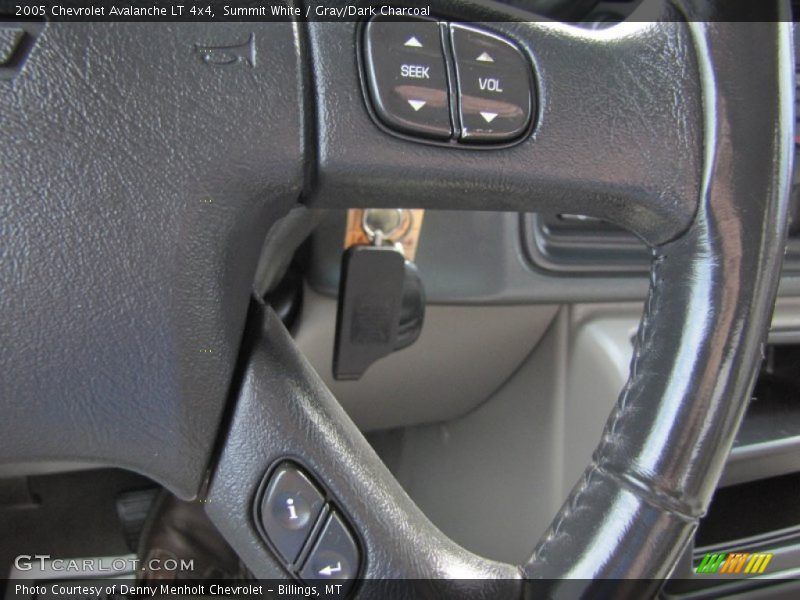 Summit White / Gray/Dark Charcoal 2005 Chevrolet Avalanche LT 4x4
