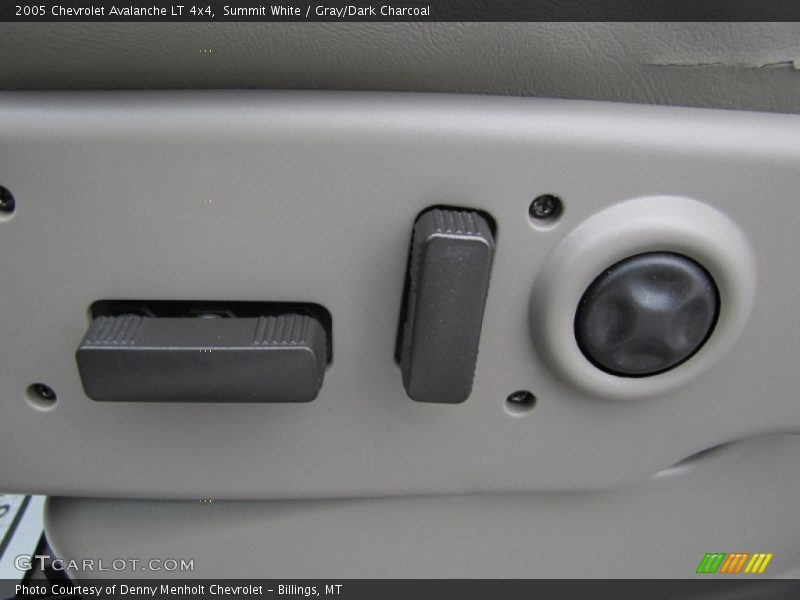 Summit White / Gray/Dark Charcoal 2005 Chevrolet Avalanche LT 4x4