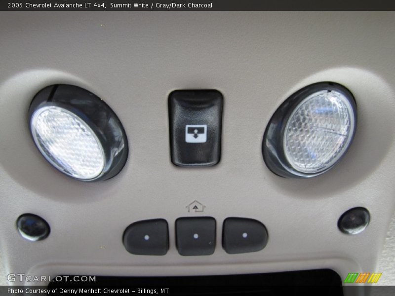 Summit White / Gray/Dark Charcoal 2005 Chevrolet Avalanche LT 4x4