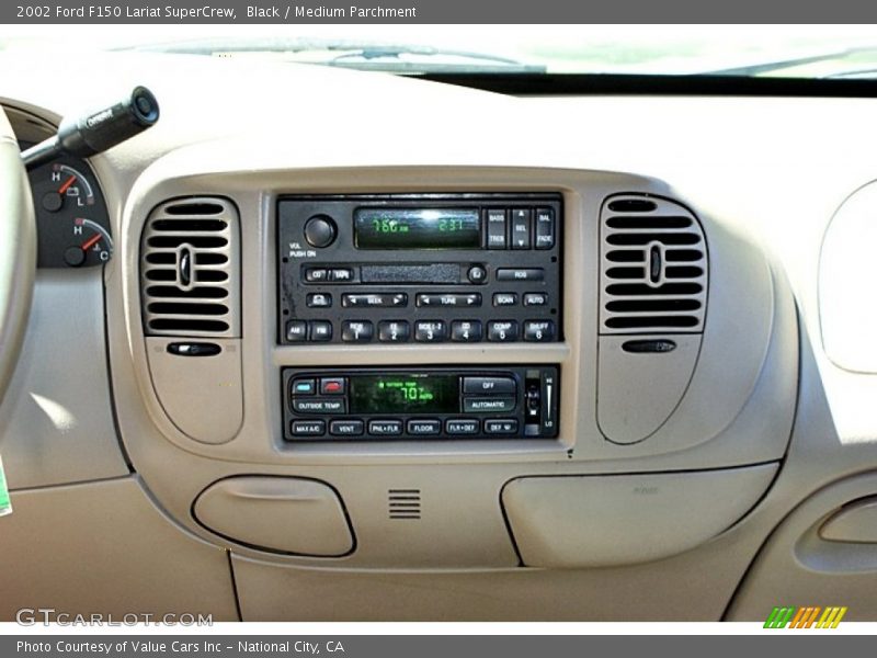 Black / Medium Parchment 2002 Ford F150 Lariat SuperCrew