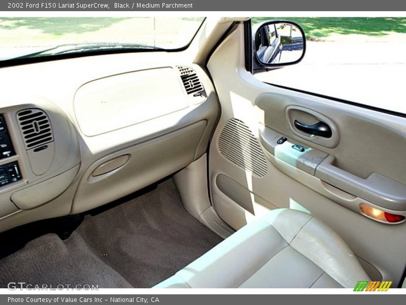 Black / Medium Parchment 2002 Ford F150 Lariat SuperCrew