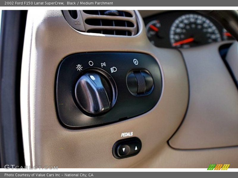 Black / Medium Parchment 2002 Ford F150 Lariat SuperCrew