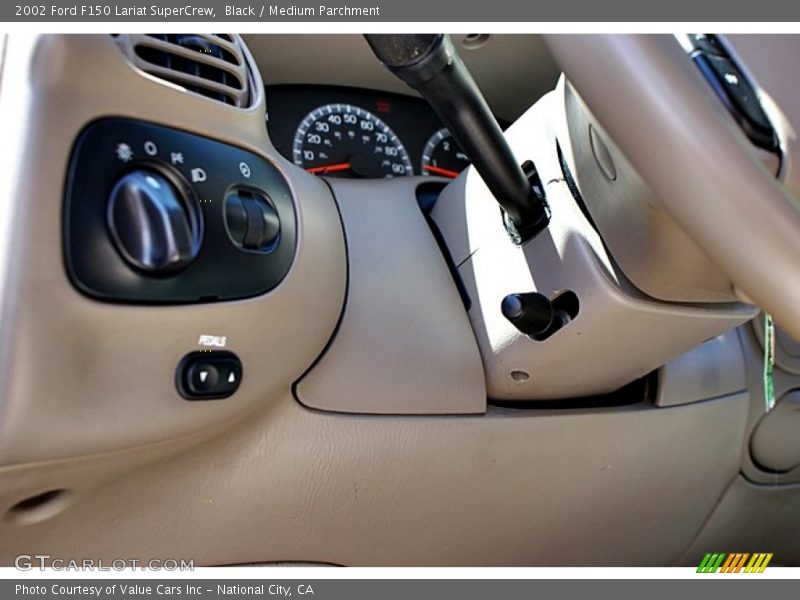 Black / Medium Parchment 2002 Ford F150 Lariat SuperCrew